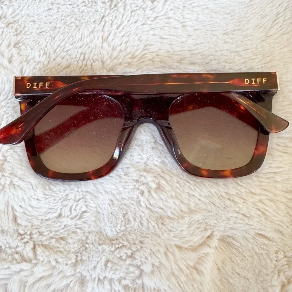 DIFF EYEWEAR Katelyn Brown Amber Tortoise & Blue Flash Sunglasses